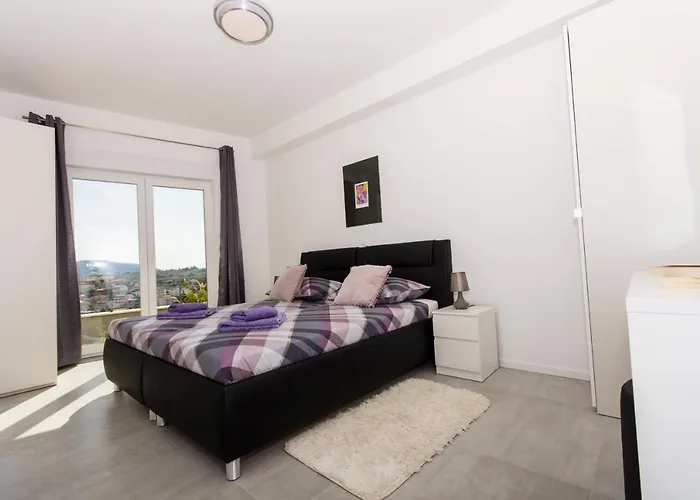 Julia 公寓 特罗吉尔