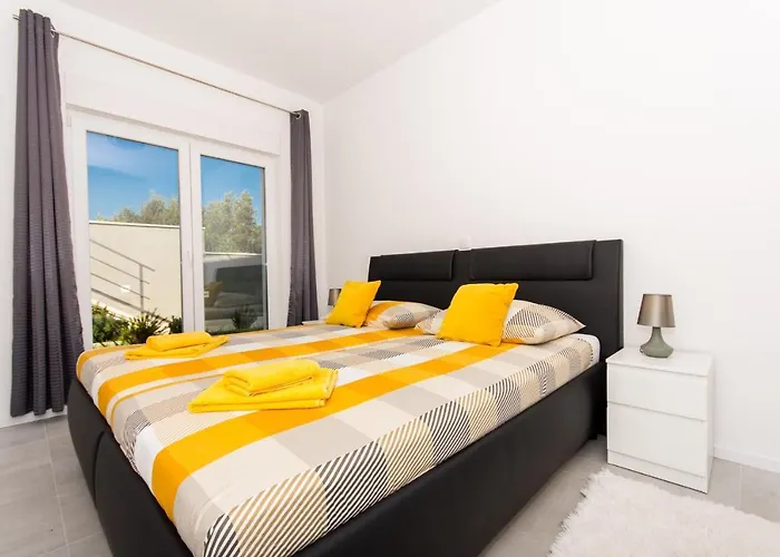 Julia 公寓 特罗吉尔